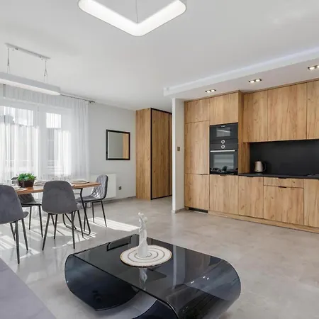 Port Towarowa 17 Z Garazem By Jantar